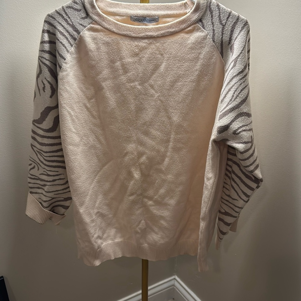 Women’s XL elevated athletic sweatshirt